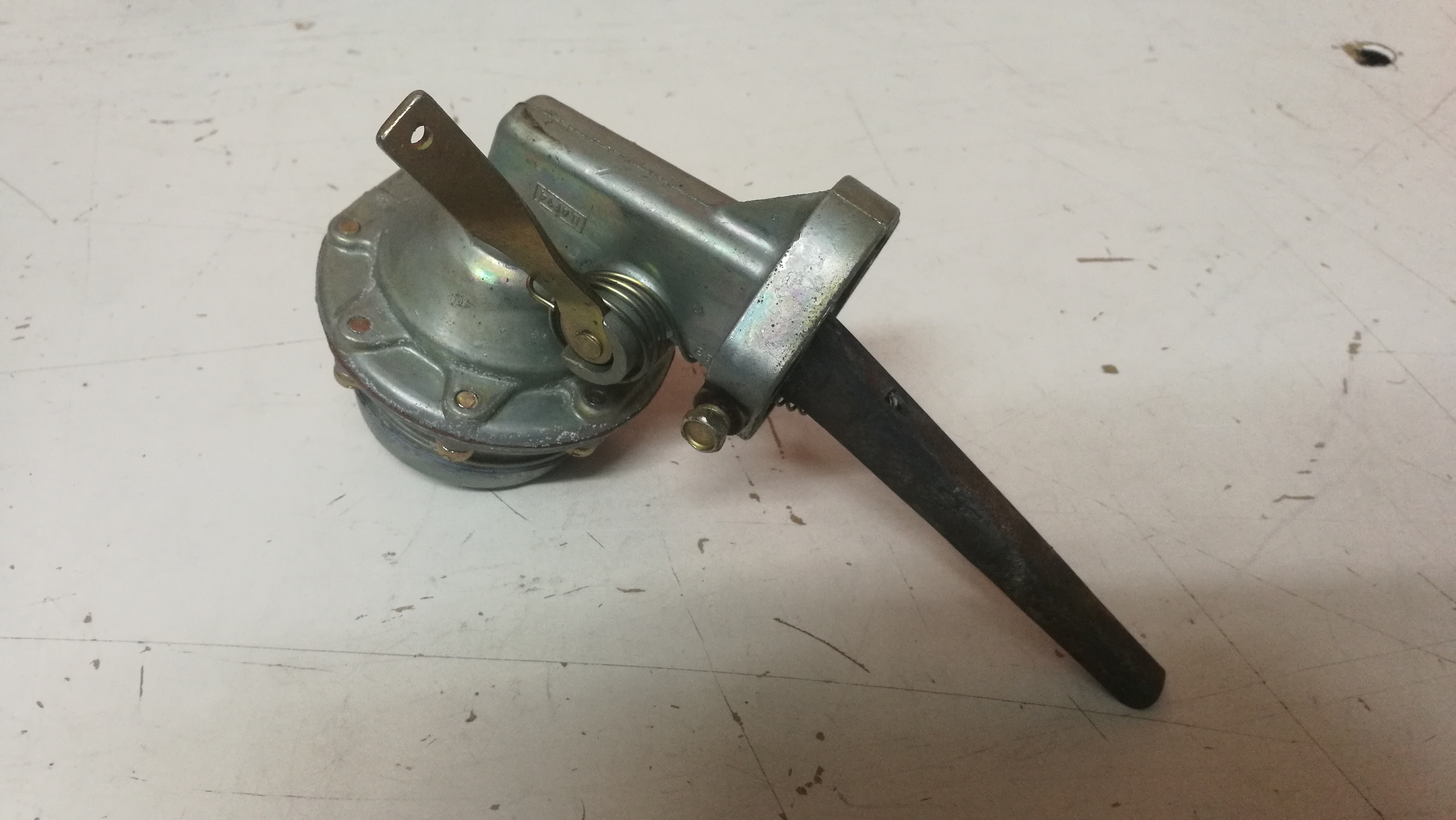 Podávací palivové čerpadlo GAZ 66